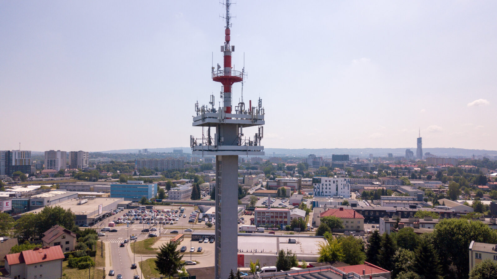 Wieża telewizyjna na Baranówce widok z drona