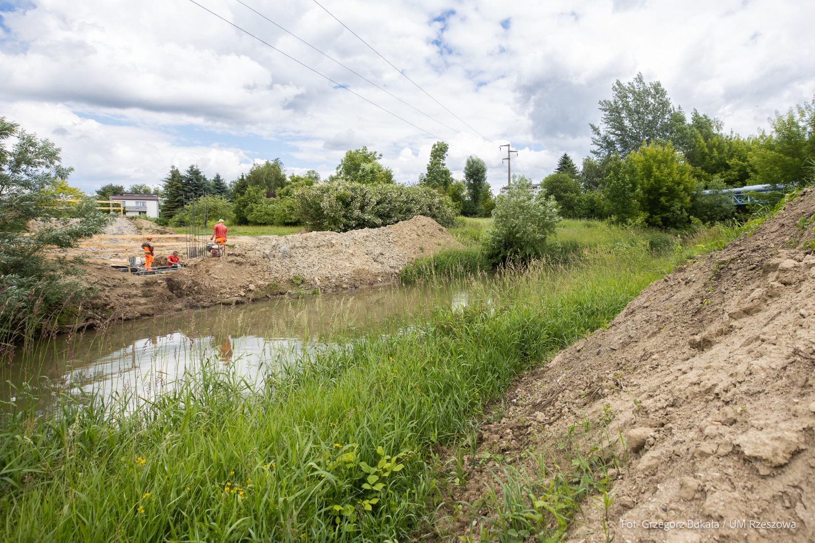Kładka nad rzeką Strug budowa