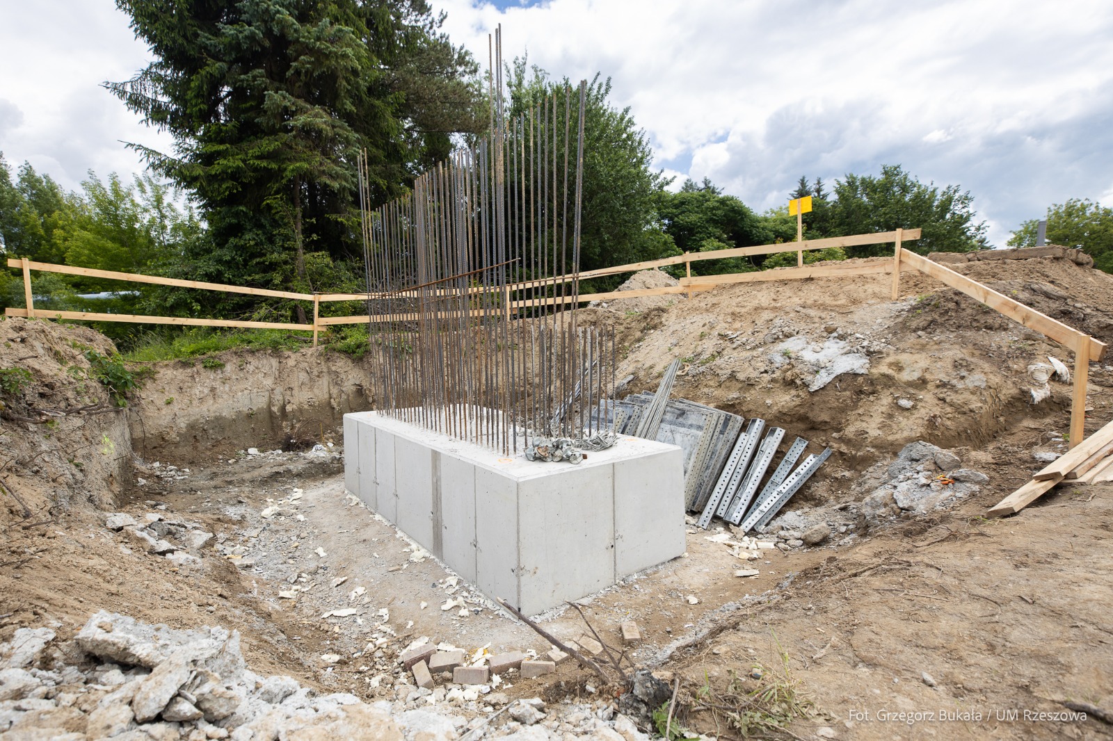 Kładka nad rzeką Strug budowa