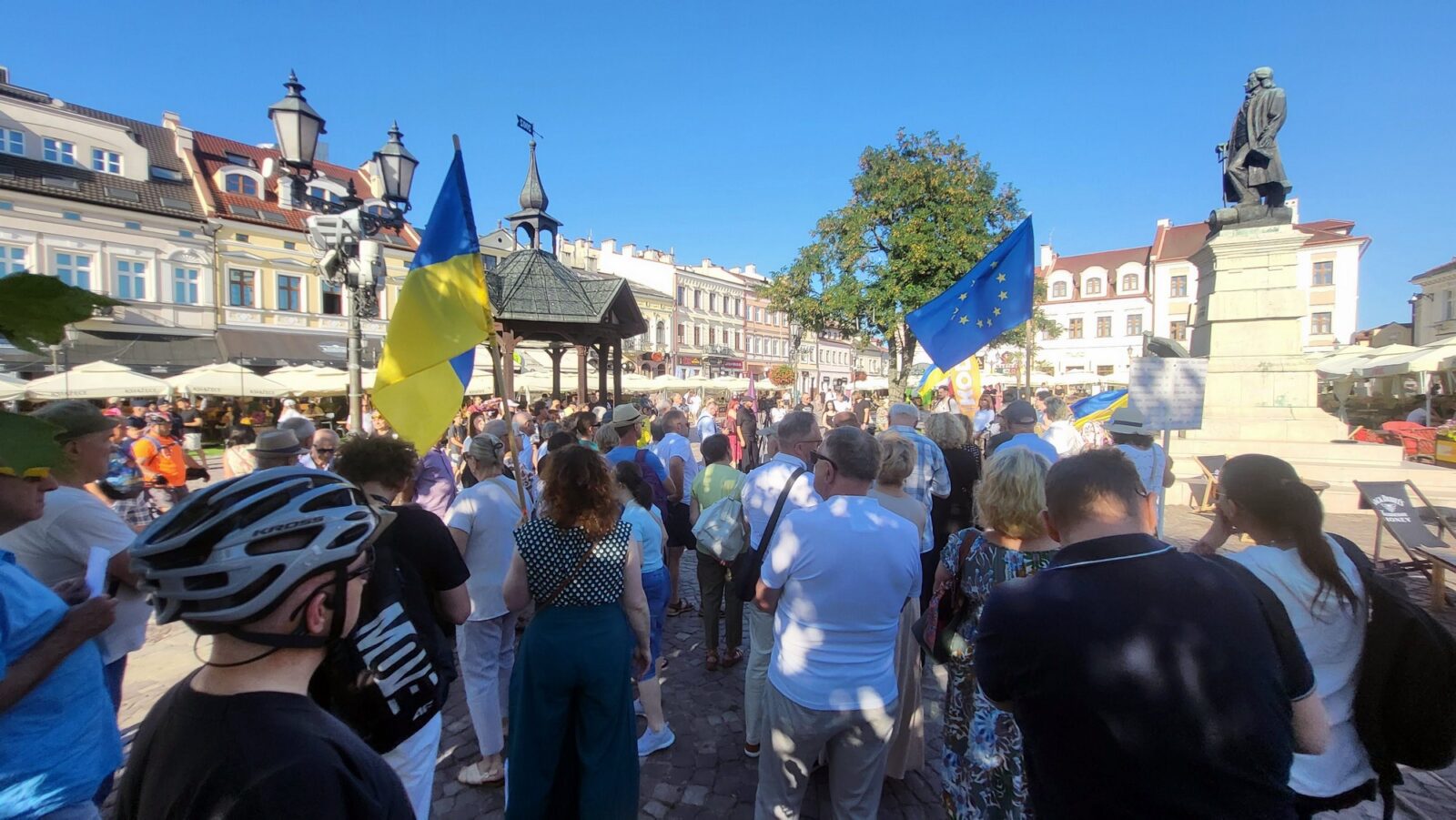 manifestacja przeciwko hejtowi na Ukraińców