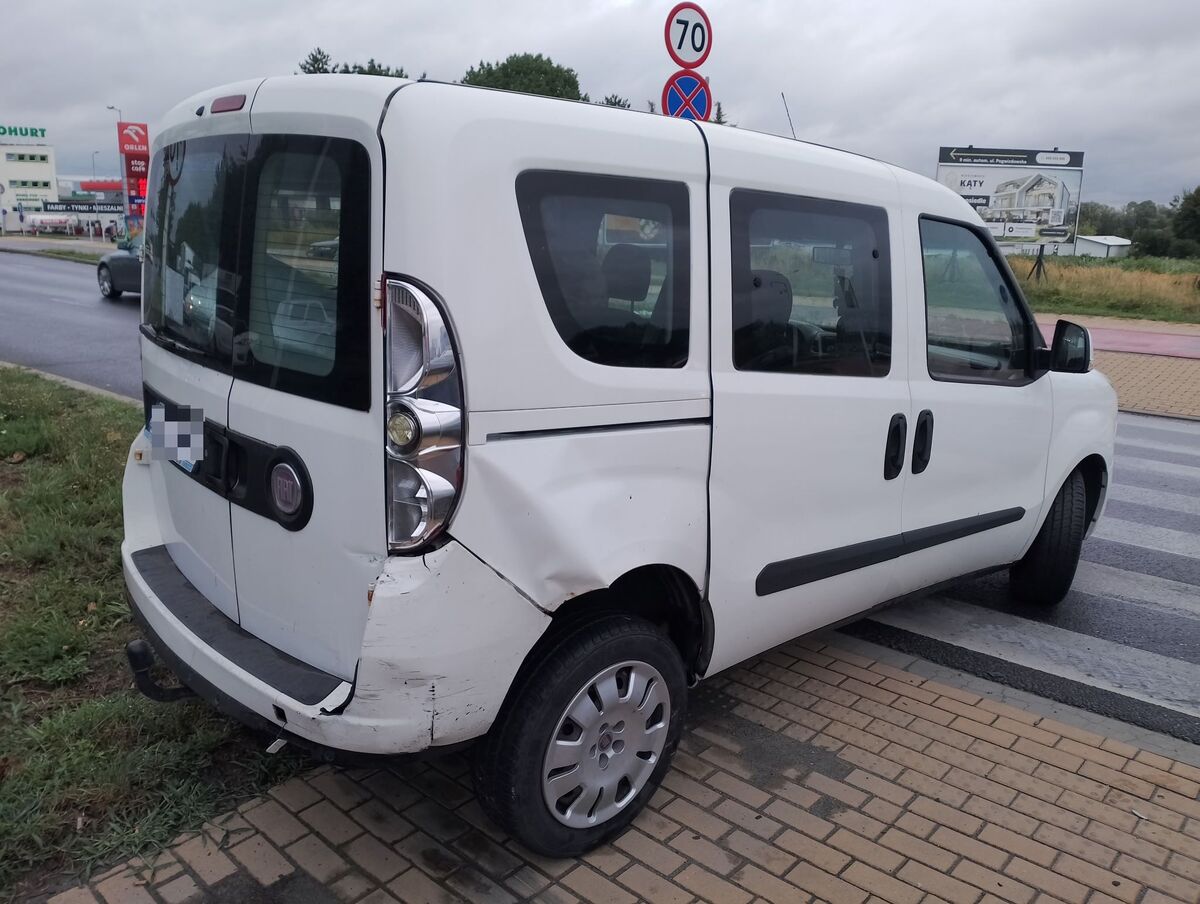 Kolizja na rondzie Ulmów