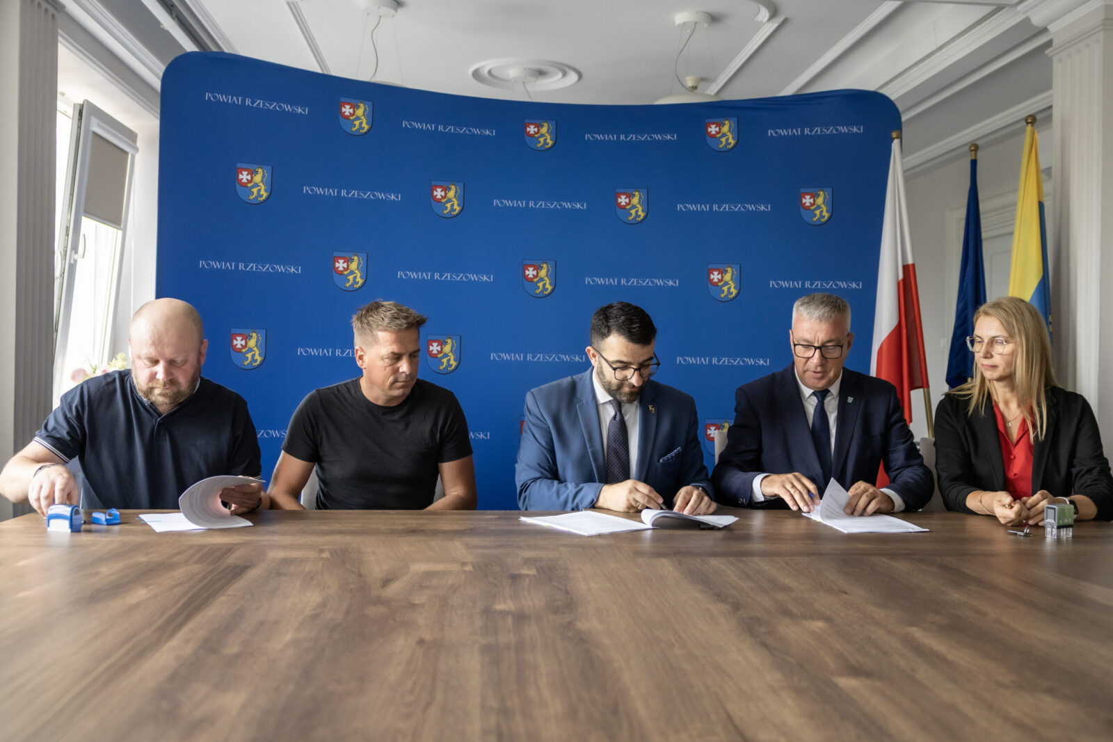 podpisanie umowy na remont przychodni w Sokołowie Młp.