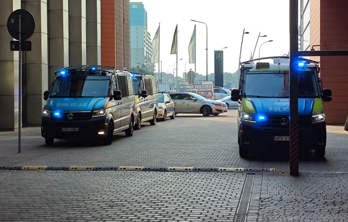 Policja w Millenium Hall